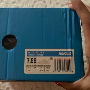Hoka Clifton 8